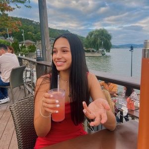 Meet your Posher, Julia